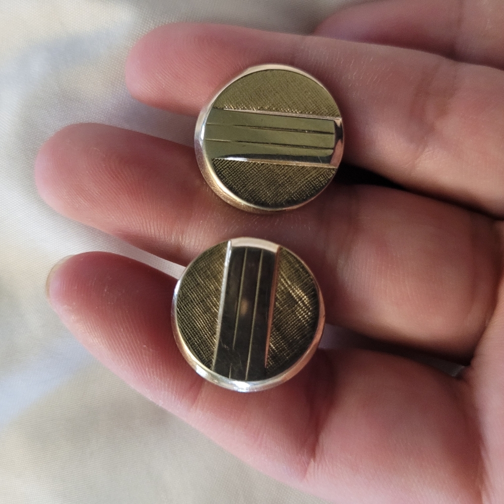 Vintage Hickok Gold Toned Round Textured Cuff Links